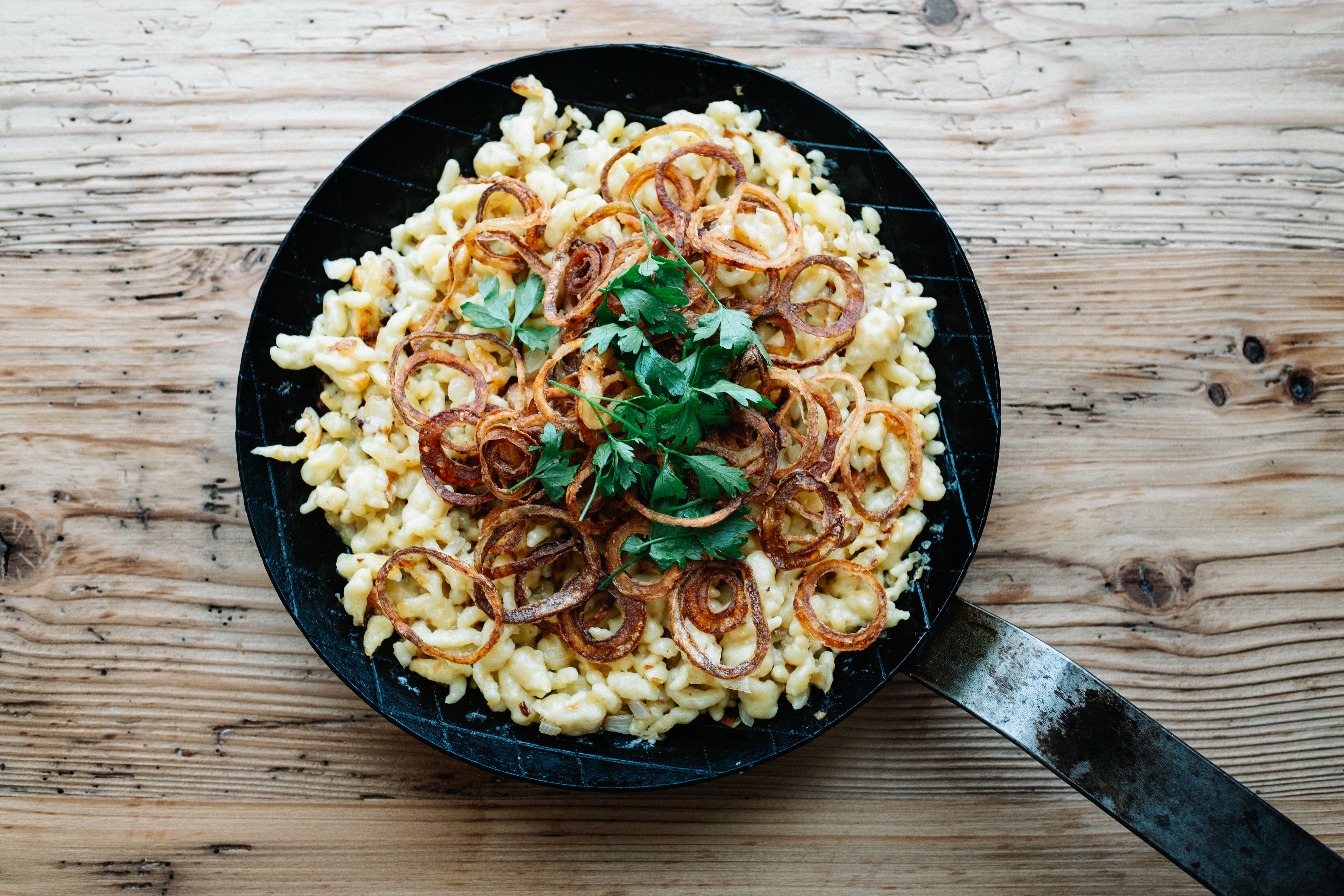 Kässpätzle: das Original Rezept für Tiroler Kasspatzln zum selber Nachkochen