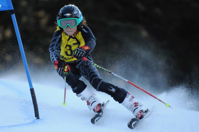 Das Skifahrer-Gen bekam Tao von seiner Mama in die Wiege gelegt. Sie begleitet ihn auf all seinen Rennen., © privat