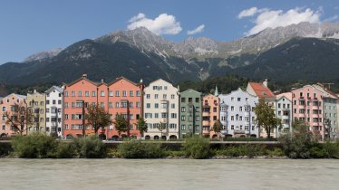 Innsbruck war schon immer Fahrradstadt &ndash; mit Leihr&auml;dern und Radwegen lassen sich alle Richtungen erkunden., © Tirol Werbung - Oliver Soulas