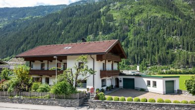 Landhaus Tyrol aussen 3