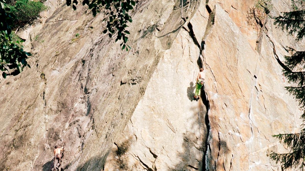 Die Klettergebiete und Boulderfelsen im hinteren Zillertal zählen zu den schönsten der Alpen, vor allem rund um Ginzling und am Penken. Ein besonderer Tipp ist der Klettergarten „Ewige Jagdgründe“, zwei etwa 60 Meter hohe Granitblöcke im Zemmgrund., © Tirol Werbung