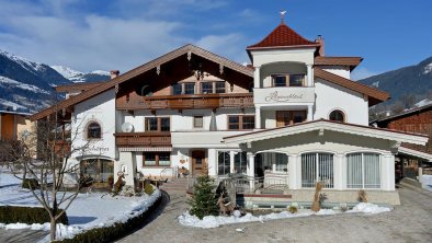 Alpinschlössl Haus Winter 3