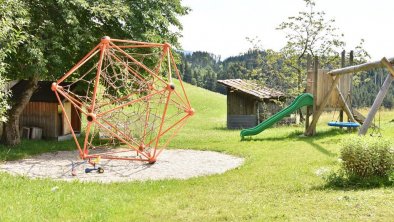 Berggasthof Moosbauer Erl - Spielplatz im Sommer, © Gramshammer