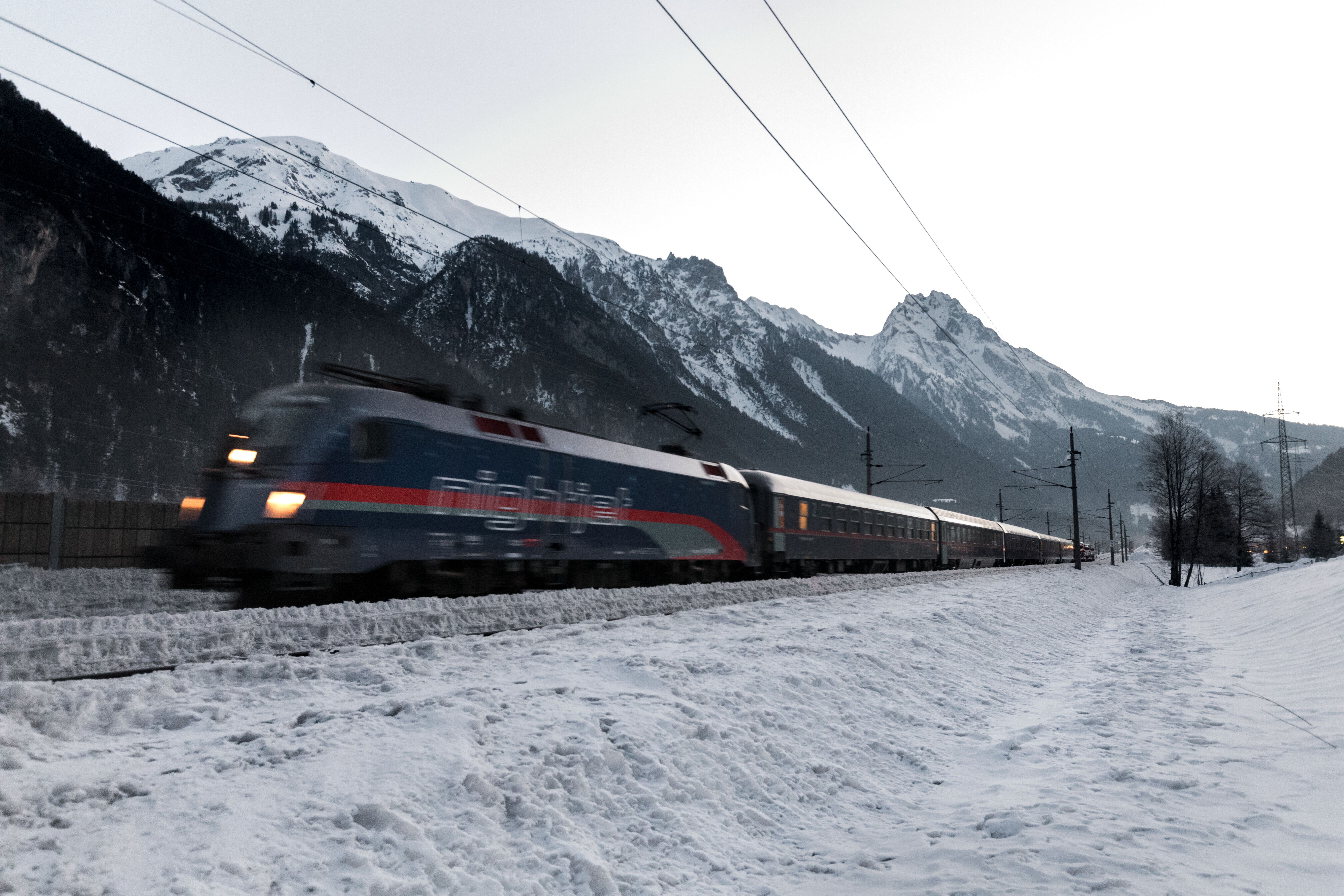 Öbb Nightjet am Arlberg im Winter