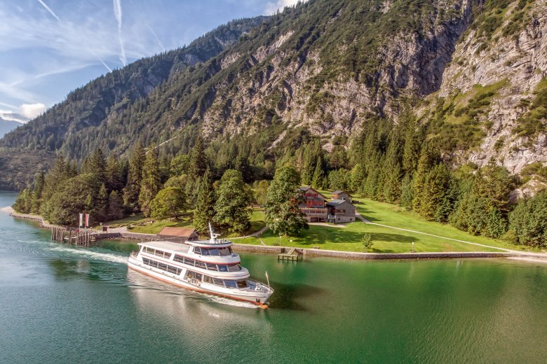 Die Schifffahrt am Achensee zählt heute noch zu den beliebtesten Urlaubsattraktionen in Tirol., © Achensee Tourismus