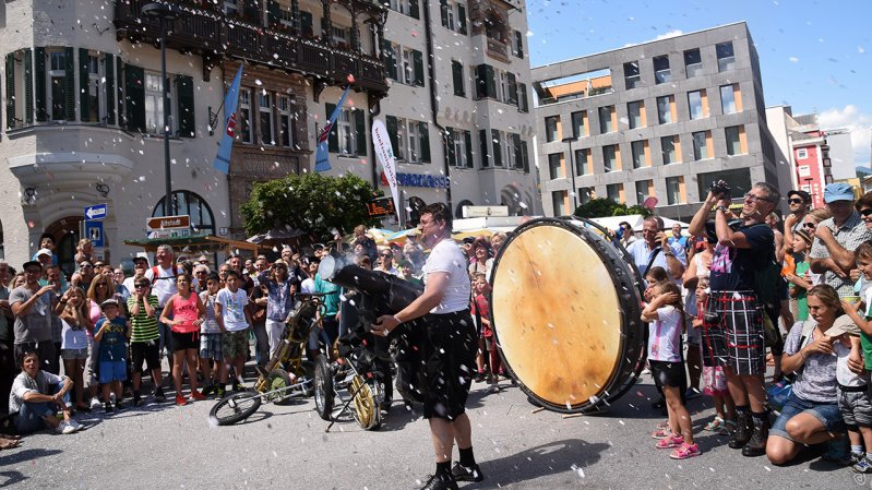 Straßenkünstler gehören zu Kufstein unlimited ebenso dazu wie die Musik auf großer Bühne, © Edit Stuefer