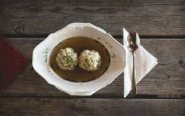 Tiroler Speckknödel, © Tirol Werbung/Bert Heinzlmeier