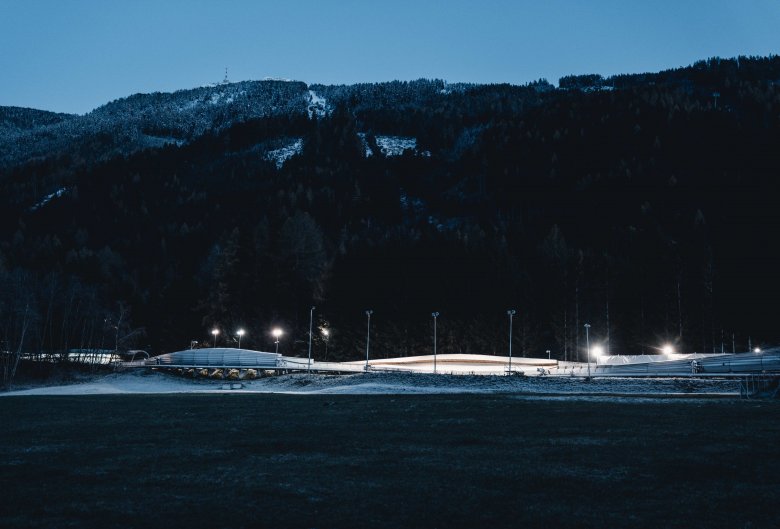 Im Eiskanal in Igls f&uuml;hrt der &Ouml;sterreichische Rodelverband immer wieder Schnupperrodel-Einheiten durch.
