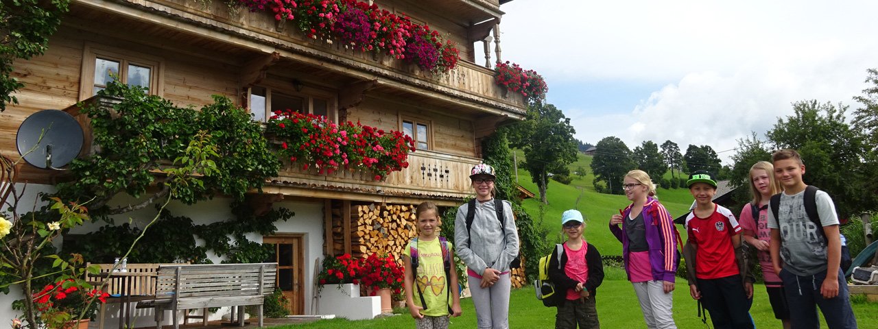 Die Gäste der Alpenschule Westendorf werden in authentischen Bauernhöfen untergebracht, © Alpenschule Westendorf