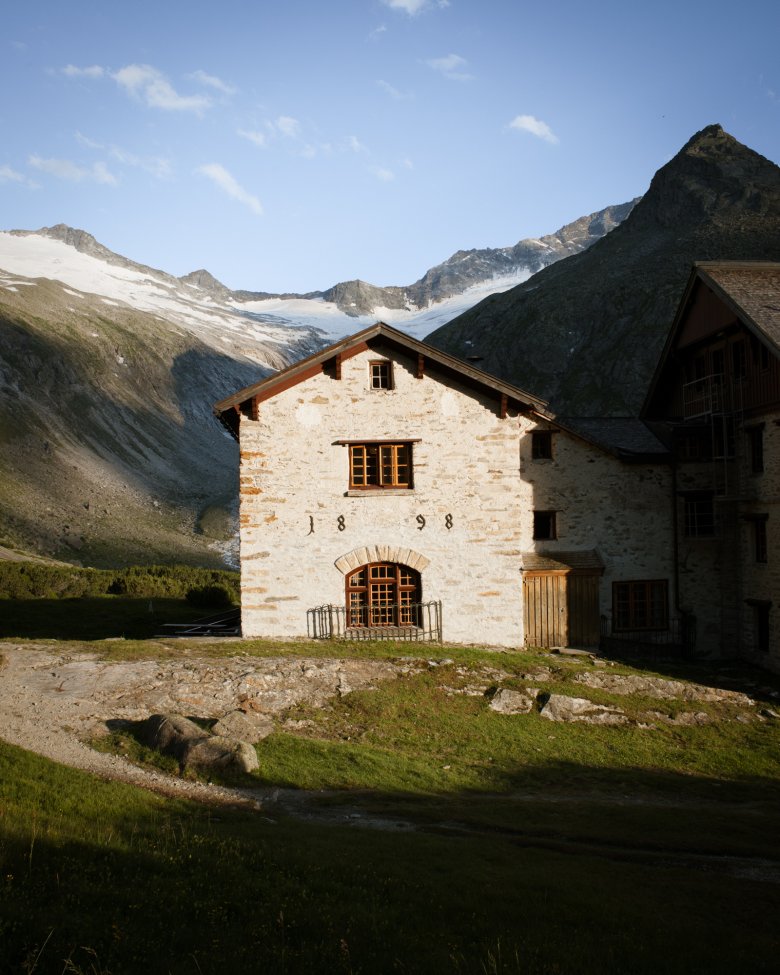 Oesterreich Austria, Tirol Tyrol, alpine chalet cottage, Zillertal, Berliner Huette 07/2016
