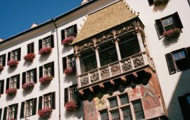 Das Wahrzeichen Innsbrucks: Das Goldene Dachl.
, © Tirol Werbung, George Marshall