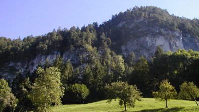 Felsen links obern Haus