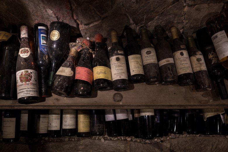 
                   6.000 Flaschen feinster Weine aus aller Welt lagern in Annemarie Foidls Keller.
                
