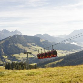 Die Tiroler Sommerbergbahnen bringen G&auml;ste in vielseitige Erlebniswelten am Berg., © Tirol Werbung / Robert Pupeter