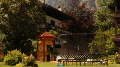 Trampolin und Baumhaus_Ausschnitt, © Hotel Garni Leithner