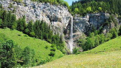 Wasserfall auf dem Weg zum Kolmhaus