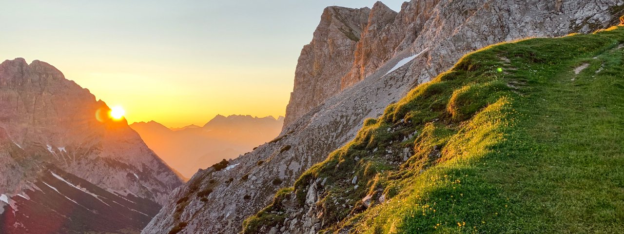 Sonnenaufgang am Berg, © Tirol Werbung/Jannis Braun