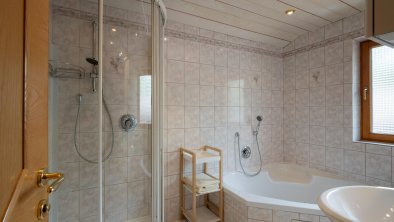 Haus_Gugglberger_Austrasse_28_Ellmau_Badezimmer