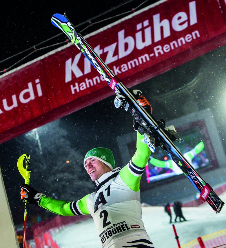 Felix Neureuther tritt als Sieger des Kitzb&uuml;hel-Slaloms 2014 in die Fu&szlig;stapfen seines Vaters Christian.
, © Erich Spiess