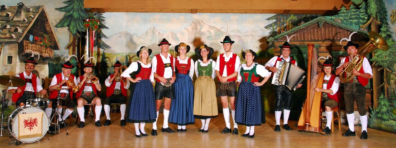 Buntes Folklore-Programm: Familie Gundolf bringt traditionelle Tiroler Musik und Tanz auf die Bühne, © Familie Gundolf