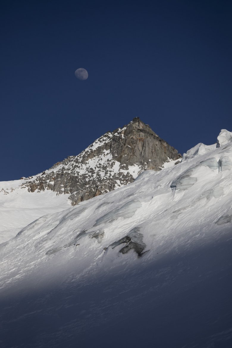 Der Mond scheint &uuml;ber denm Floitenkees, w&auml;hrend sich ein br&uuml;derliches Abenteuer dem Ende zuneigt. Hoffentlich nicht das letzte!&nbsp;