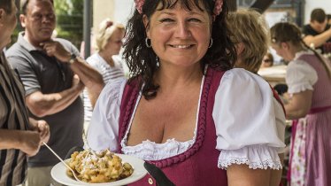Der bekanntesten Tiroler Mehlspeise zu Ehren: das Ellmauer Kaiserschmarrnfest, © von Felbert / Reiter