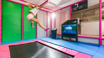 Valo Jump interaktives Trampolin springend, © Liebes Caroline Hotel