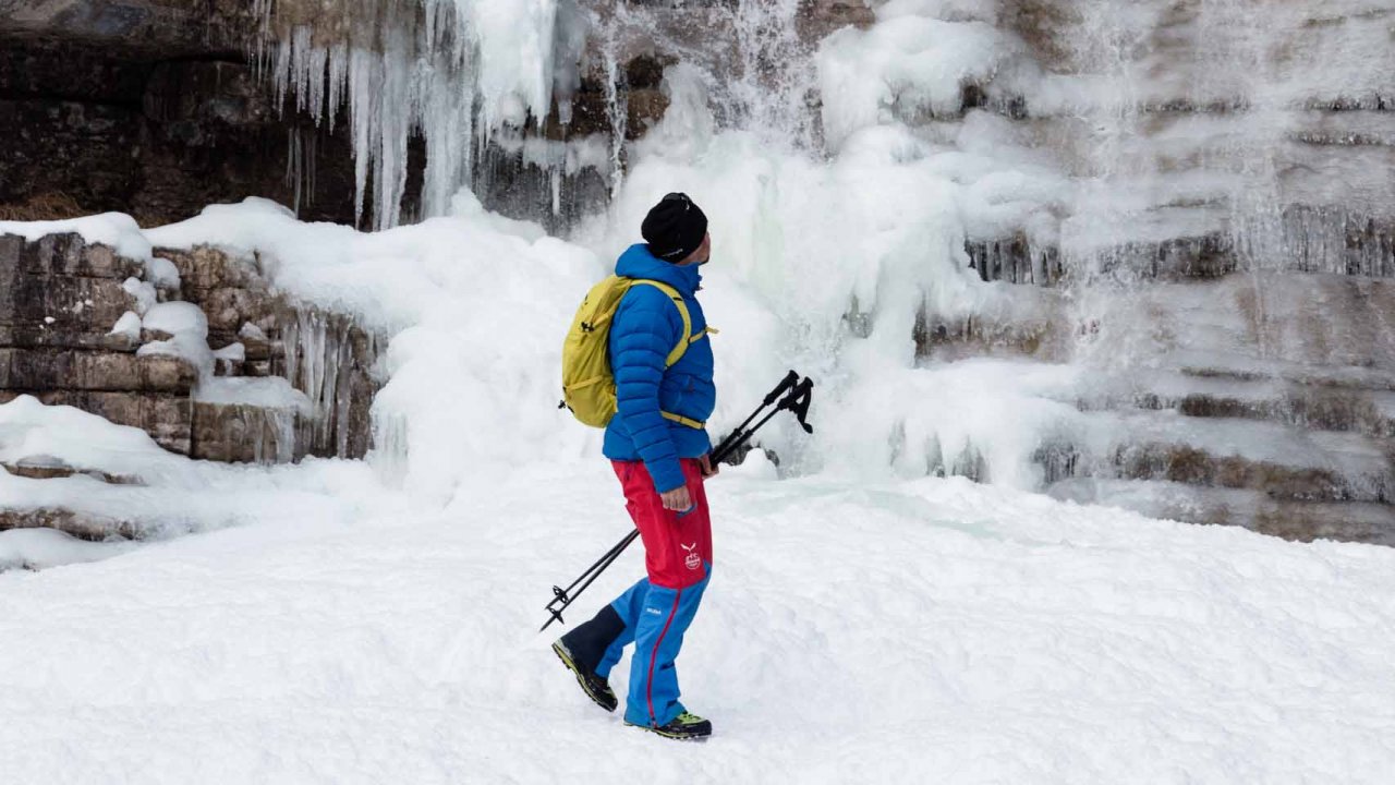 Winterwanderung zum Häselgehr-Wasserfall bei Lermoos, © Tirol Werbung/Lisa Hörterer