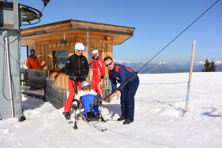 Mit etwas Hilfe fällt der Einstieg beim Tellerlift leichter. (Foto: Michael Gams)