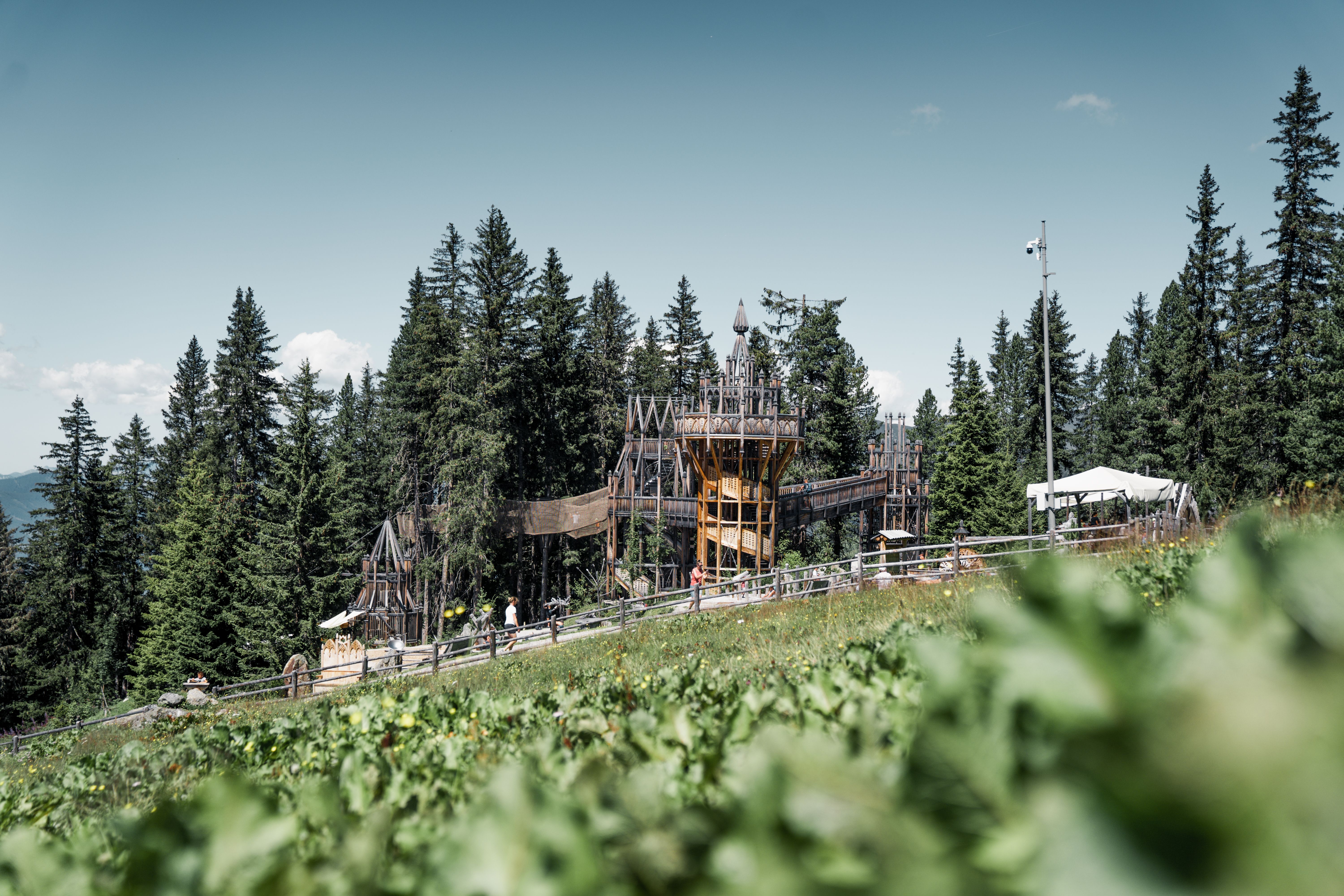 Fichtenschloss im Zillertal, Holzspielplatz in Schlossform