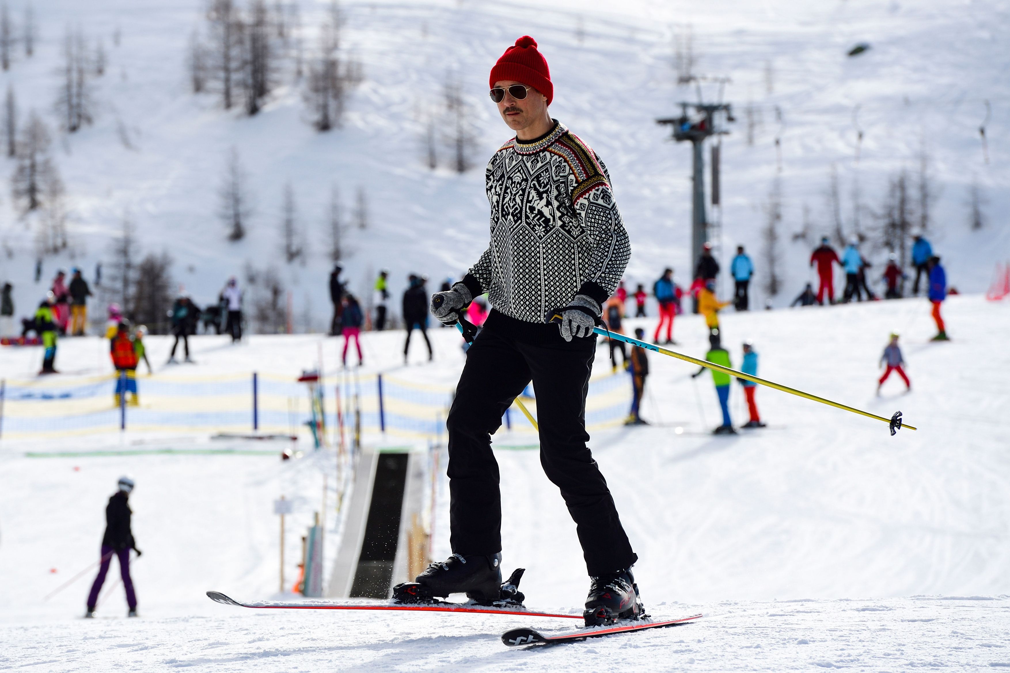 Filmszene aus der Spitzname, Skifahrer
