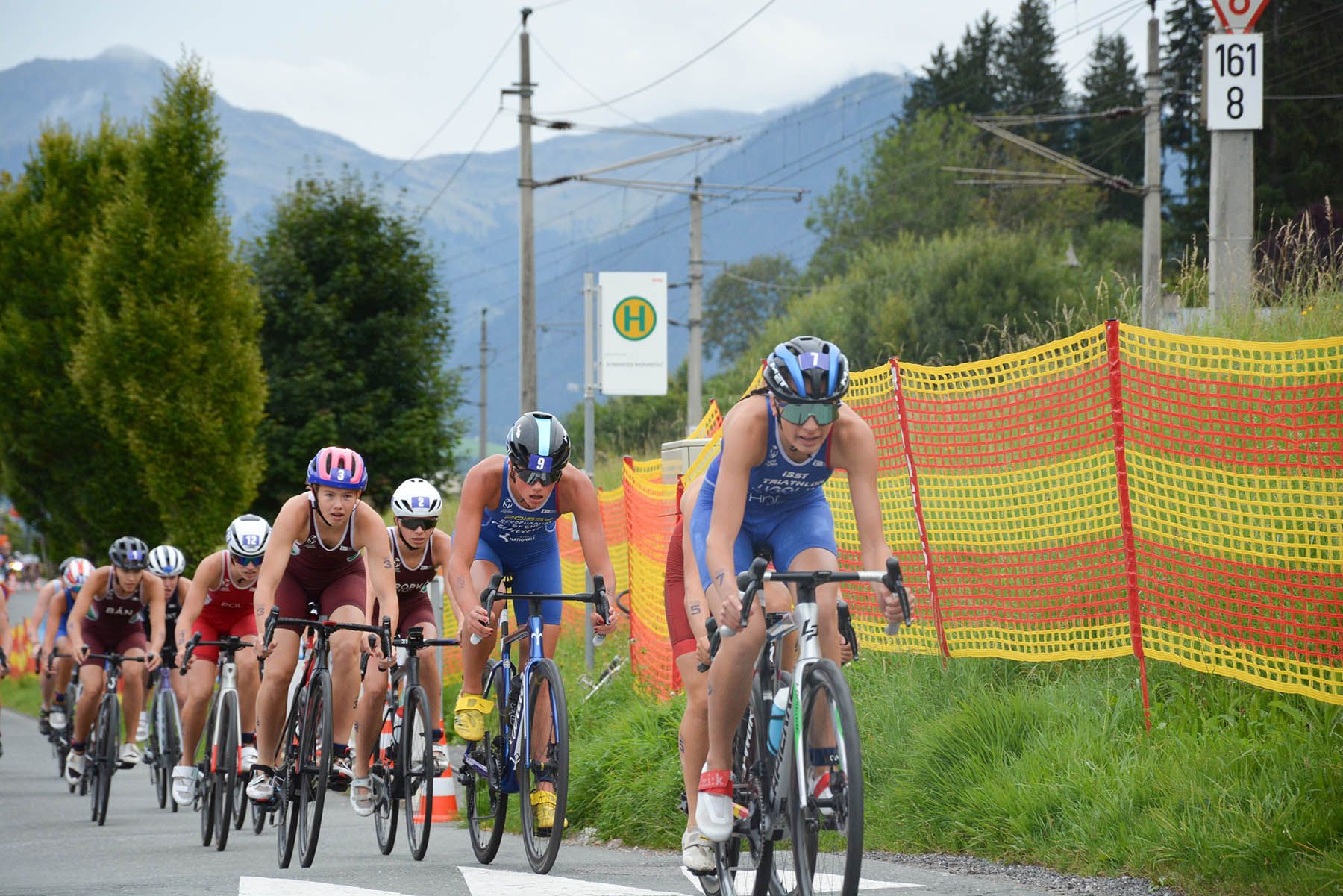 Radfahrerinnen beim Kitzbühel Triathlon