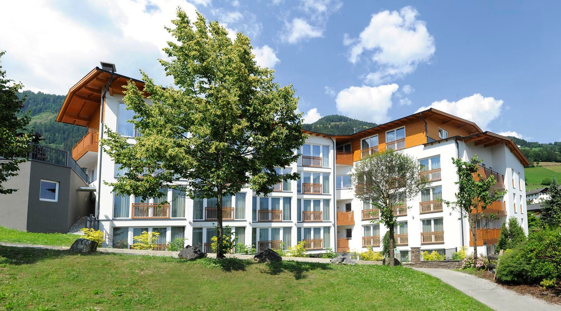 Hotelansicht von vorne, Sommer
