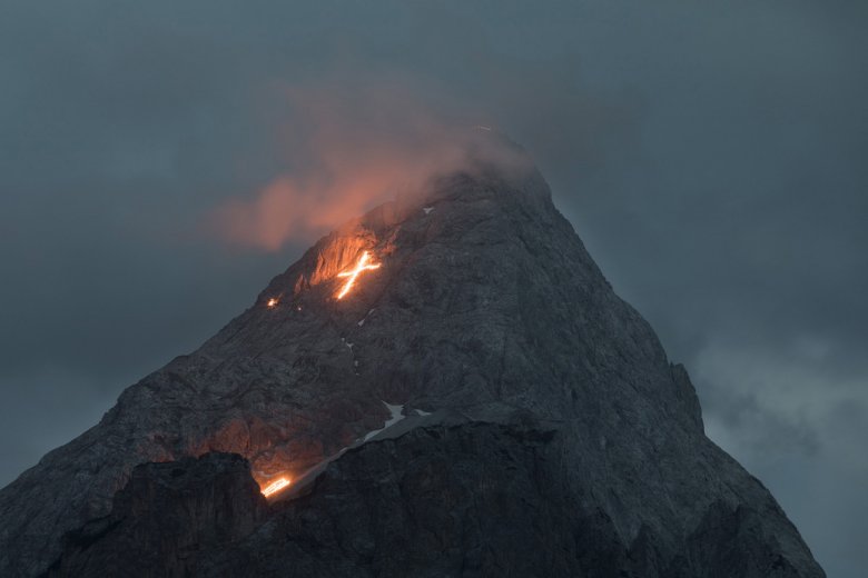 Sonnwendfeuer Ehrwald Foto: Tirol Werbung / Soulas Oliver
