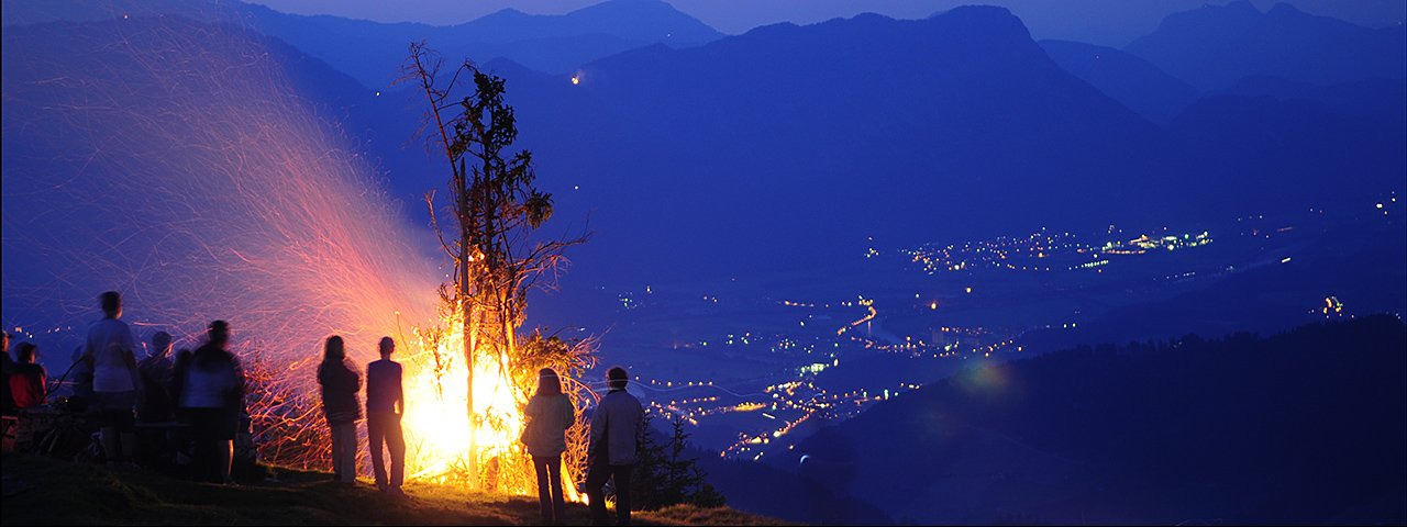 Romantik zum Sommeranfang: Die Sonnenwende wird auf dem Markbachjoch mit einem großen Feuer gefeiert, © TVB Wildschönau
