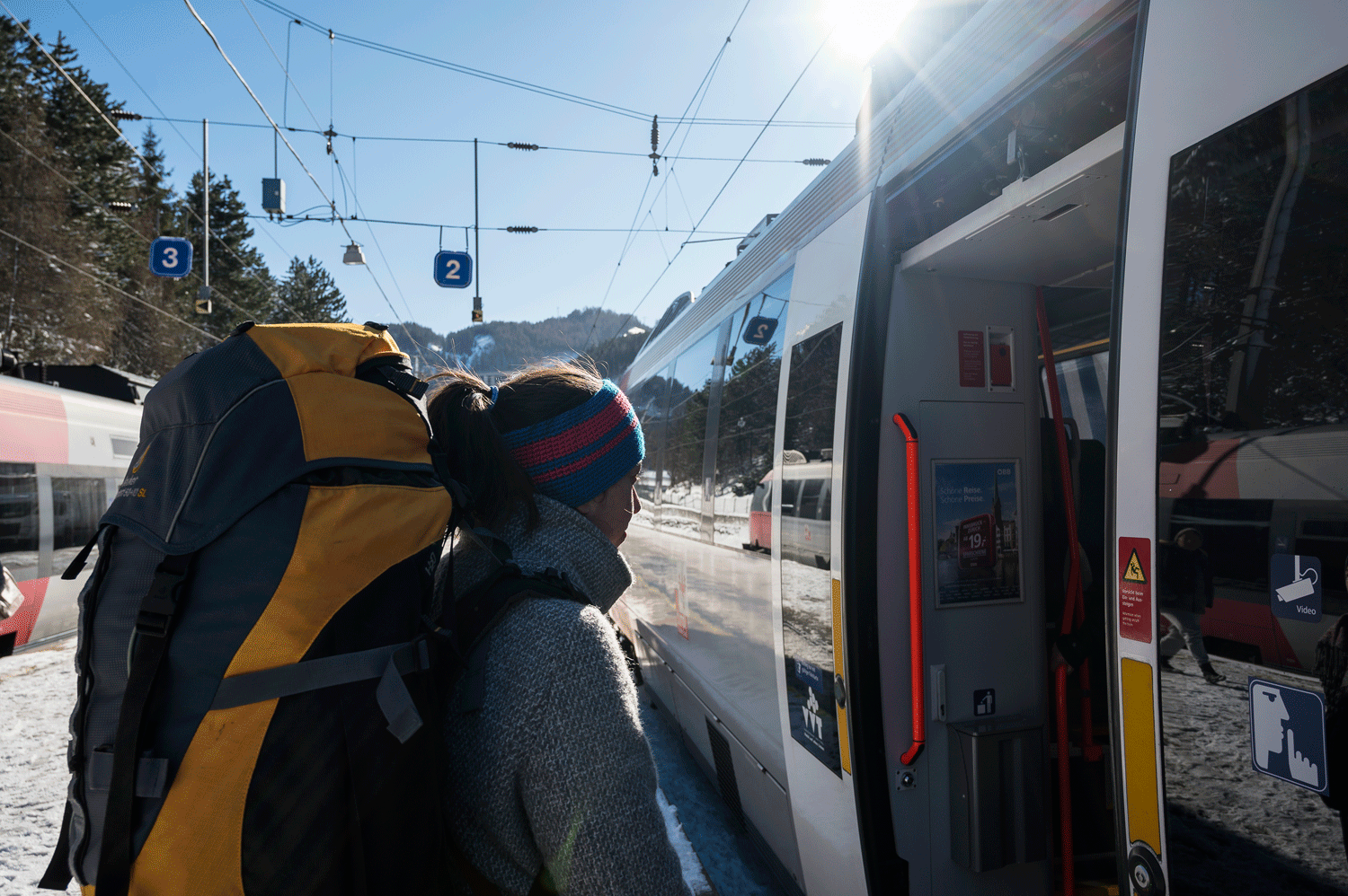 Steinach im Wipptal ist von Innsbruck aus in 20 Minuten mit der S-Bahn erreichbar. Von dort geht es mit den Bussen des VVTs in die Seitentäler.