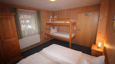 Schlafzimmer 2 mit Stockbett