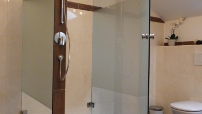 AHORN Dusche im Badezimmer