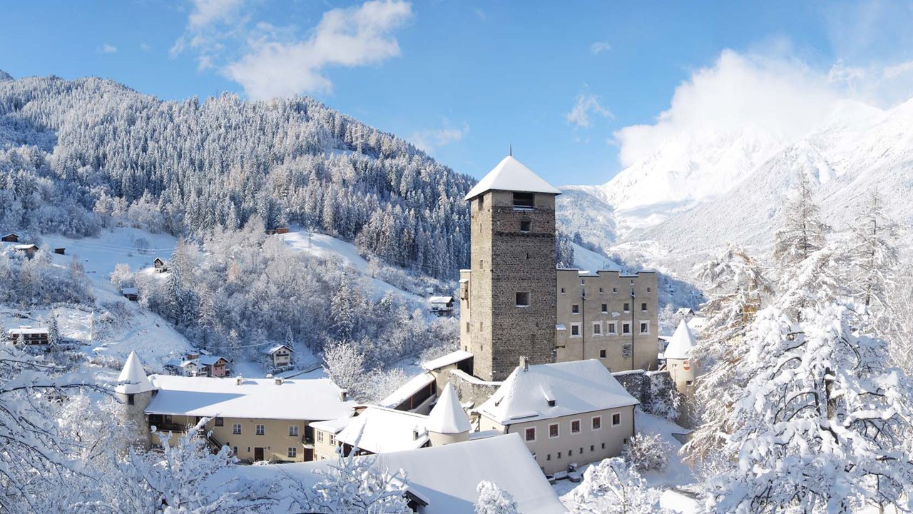 Schloss Landeck im Winter, © Ferienregion TirolWest/Rupert Gapp