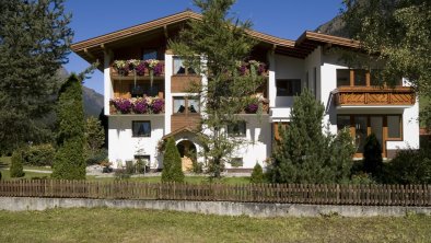 Haus Edelweiss in Stillebach, © Ruhig gelegen in der Ortschaft Stillebach befindet sich unsere gemütliche Frühstückspension.