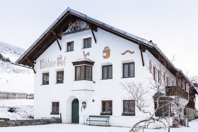 Das Jagdschloss Resort K&uuml;htai. Der Ort liegt auf 2.017 Metern und geh&ouml;rt zu den h&ouml;chstgelegenen Skiregionen &Ouml;sterreichs.