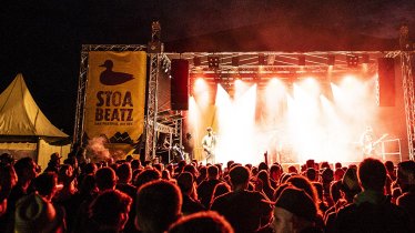 Eine Bühne, drei Tage, zahlreiche Musikacts: Stoabeatz bringt auch 2024 Festival-Stimmung auf's Land, © Jonathan Forsthuber