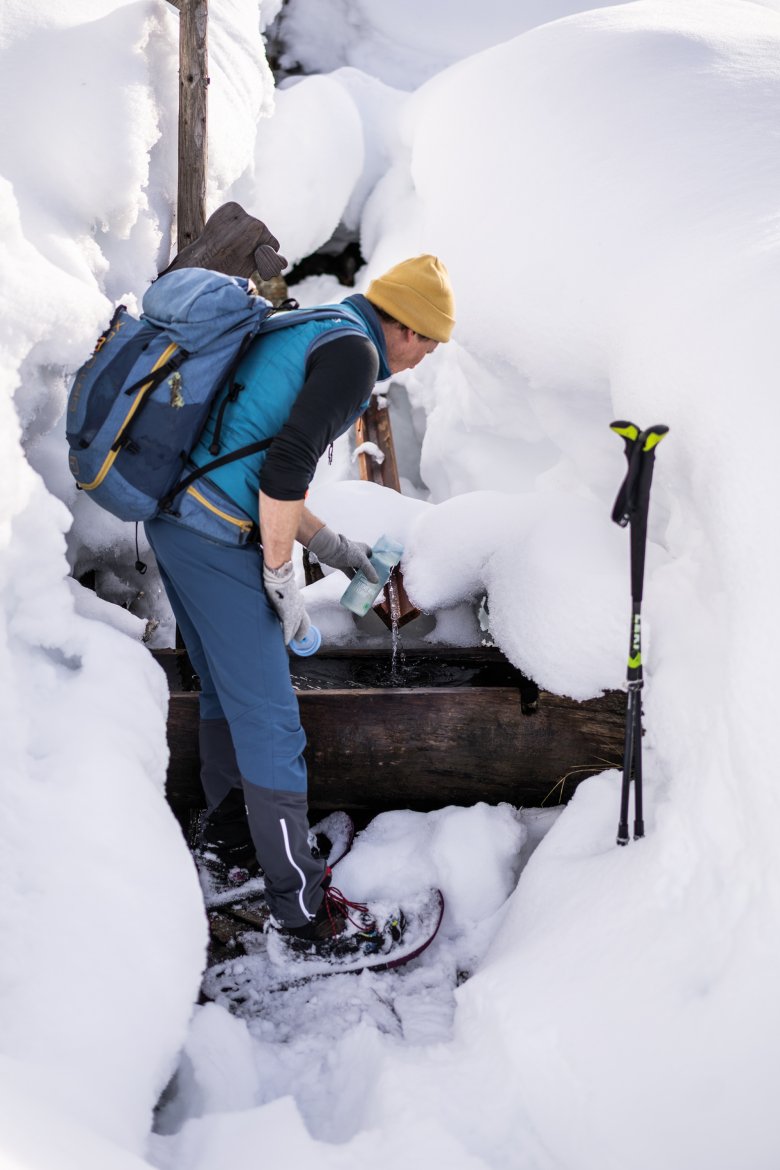 K&uuml;hle Erfrischung: Schneeschuhwandern ist oft anstrengender, als es aussieht.
