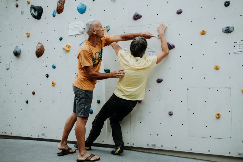 Beim Bouldern und Klettern arbeitet Markus Schauer an z.B. den Angststörungen seiner Patienten.