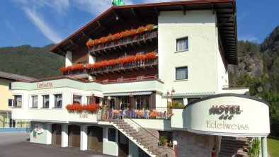 Hotel Edelweiss Pfunds im Sommer