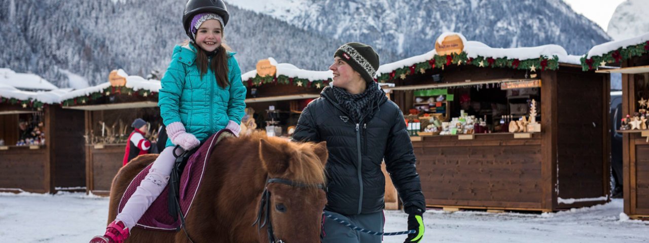 Ponyreiten bei der Achensee Weihnacht, © Tirol Werbung/Michael Grössinger