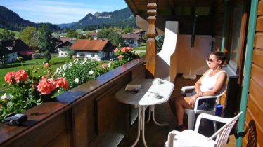 Bei Ferienwohnung 2 und 3 lädt ein Balkon mit wundervollem Blick zum entspannen und genießen ein., © im-web.de/ DS Destination Solutions GmbH (eda35)