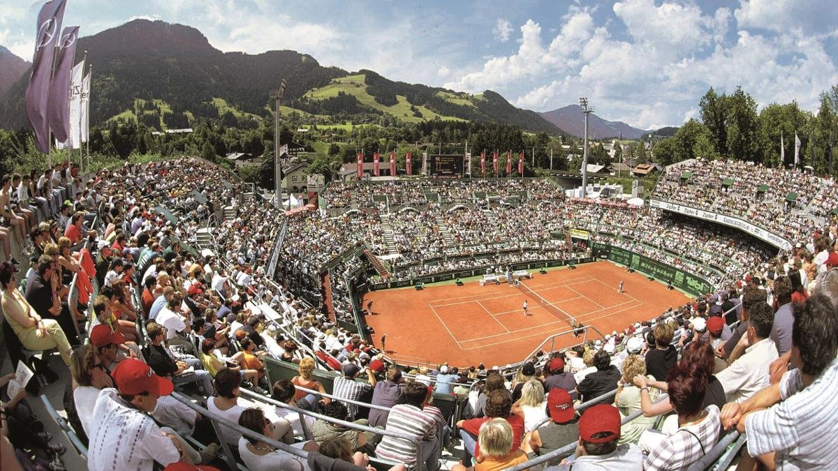 Seit mehr als 70 Jahren finden in Kitzbühel internationale Tennisturniere statt. Aktuell finden sich die Austrian Open auch im Kalender des Internationalen Tennisverbandes ATP., © Markus Mitterer