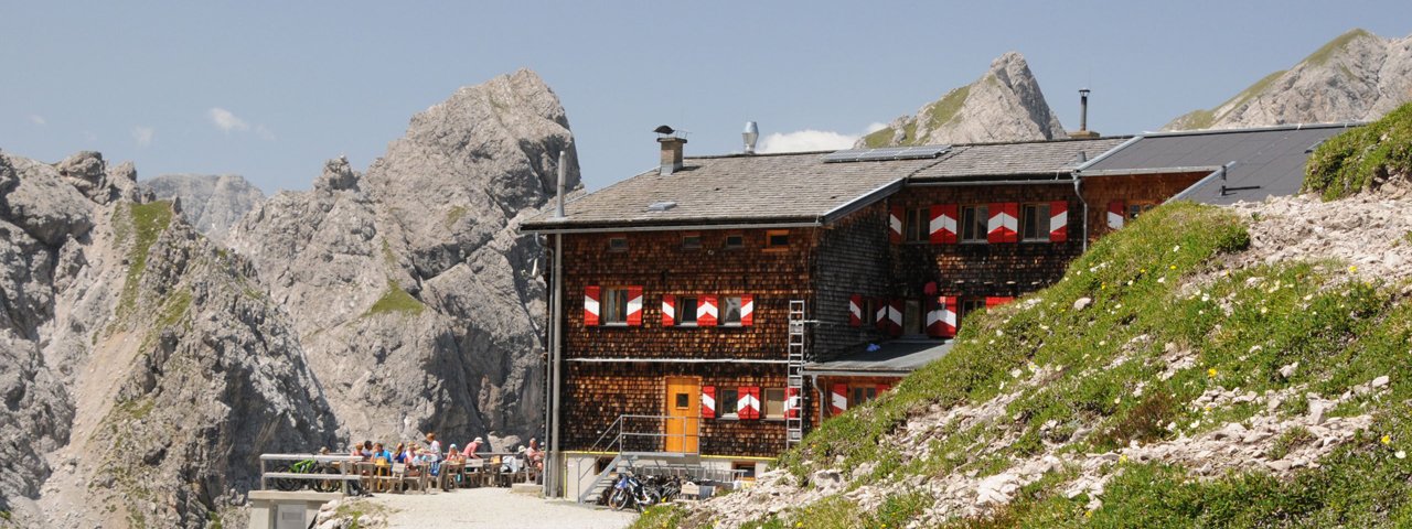 Karlsbader Hütte in den Lienzer Dolomiten, © TVB Osttirol / Isep