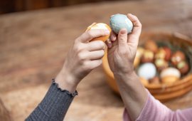 Lustiger Brauch, bei dem es nicht um die Wurst, aber ums Ei geht. Wer die bessere Technik und die robustere Schale hat, gewinnt das Eierduell.
, © Johannes Sautner